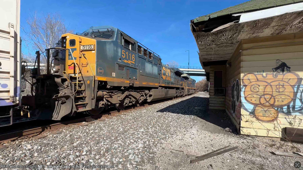 CSX 5116 and the poor decrepit B&O Depot